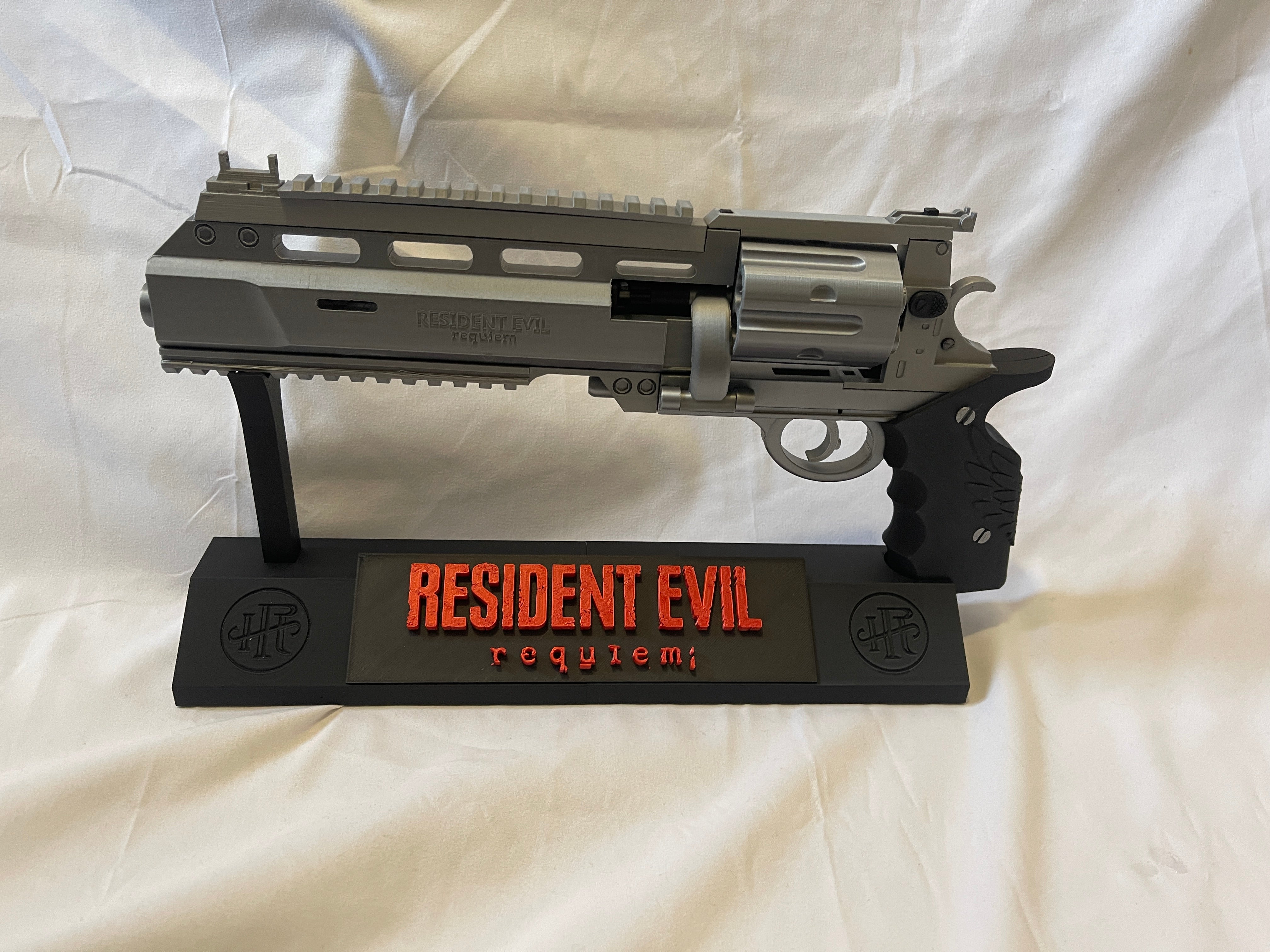 Leon Kennedy RSH-12 Requiem Revolver Model Kit / Cosplay Prop Replica
