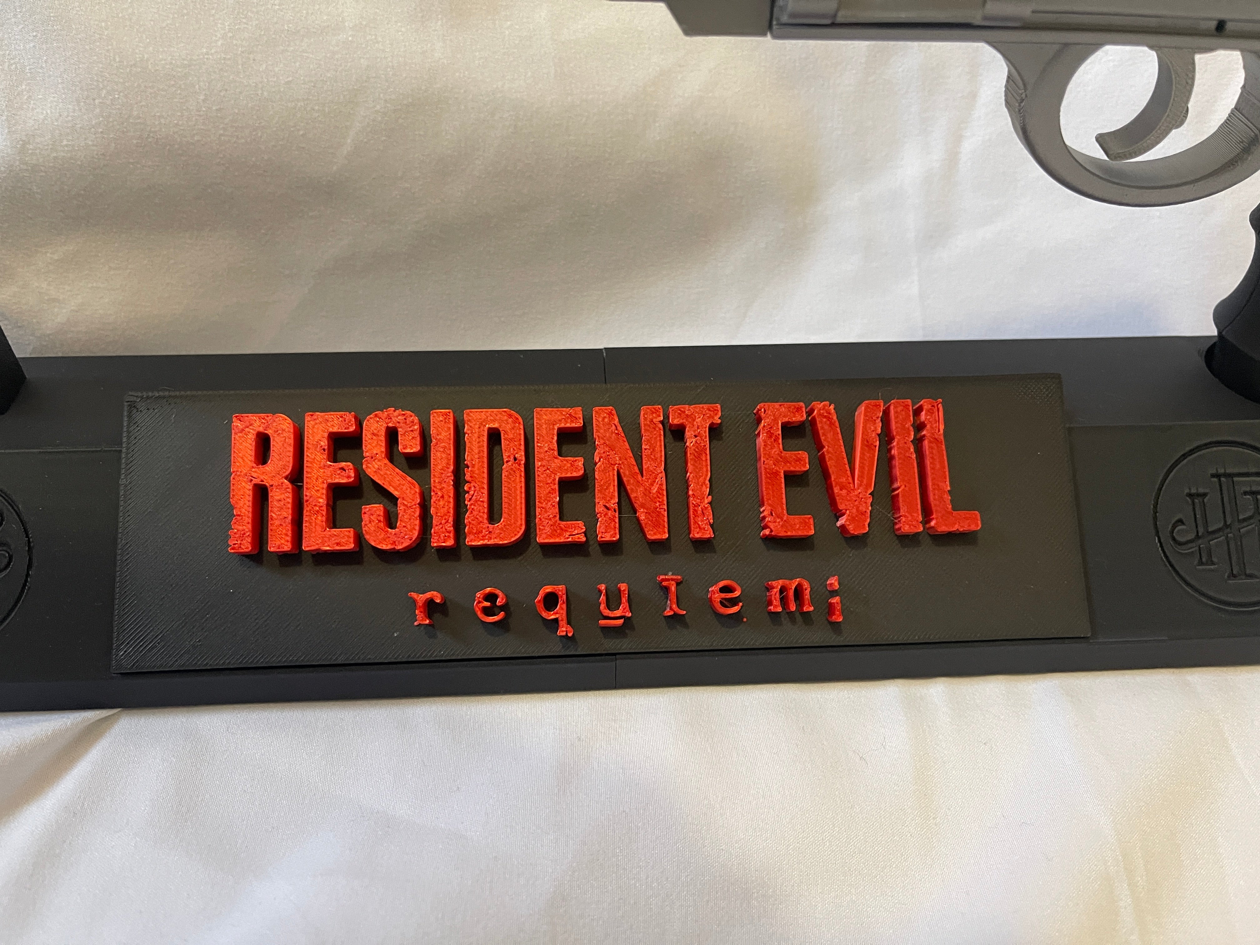 Leon Kennedy RSH-12 Requiem Revolver Model Kit / Cosplay Prop Replica