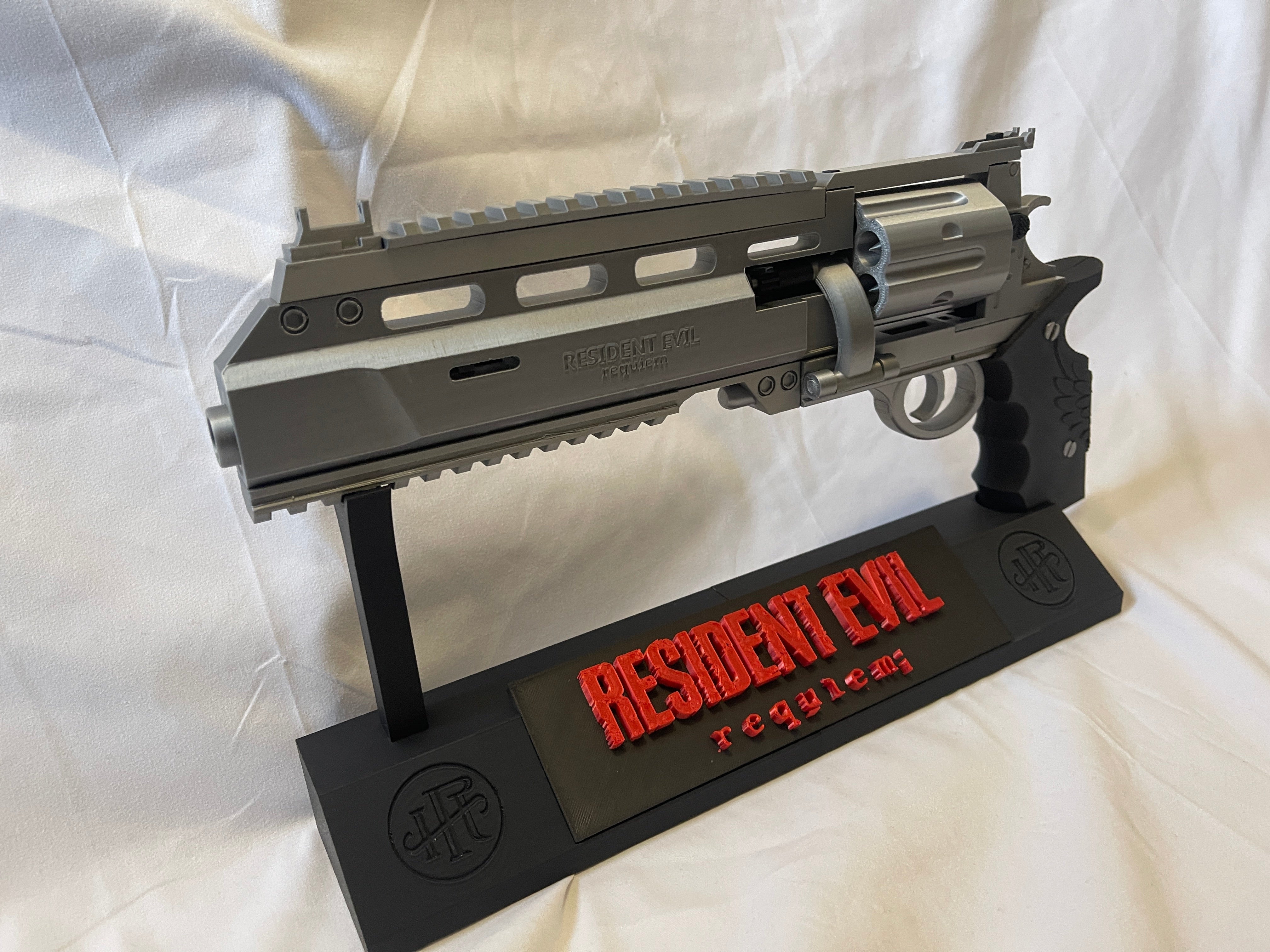 Leon Kennedy RSH-12 Requiem Revolver Model Kit / Cosplay Prop Replica
