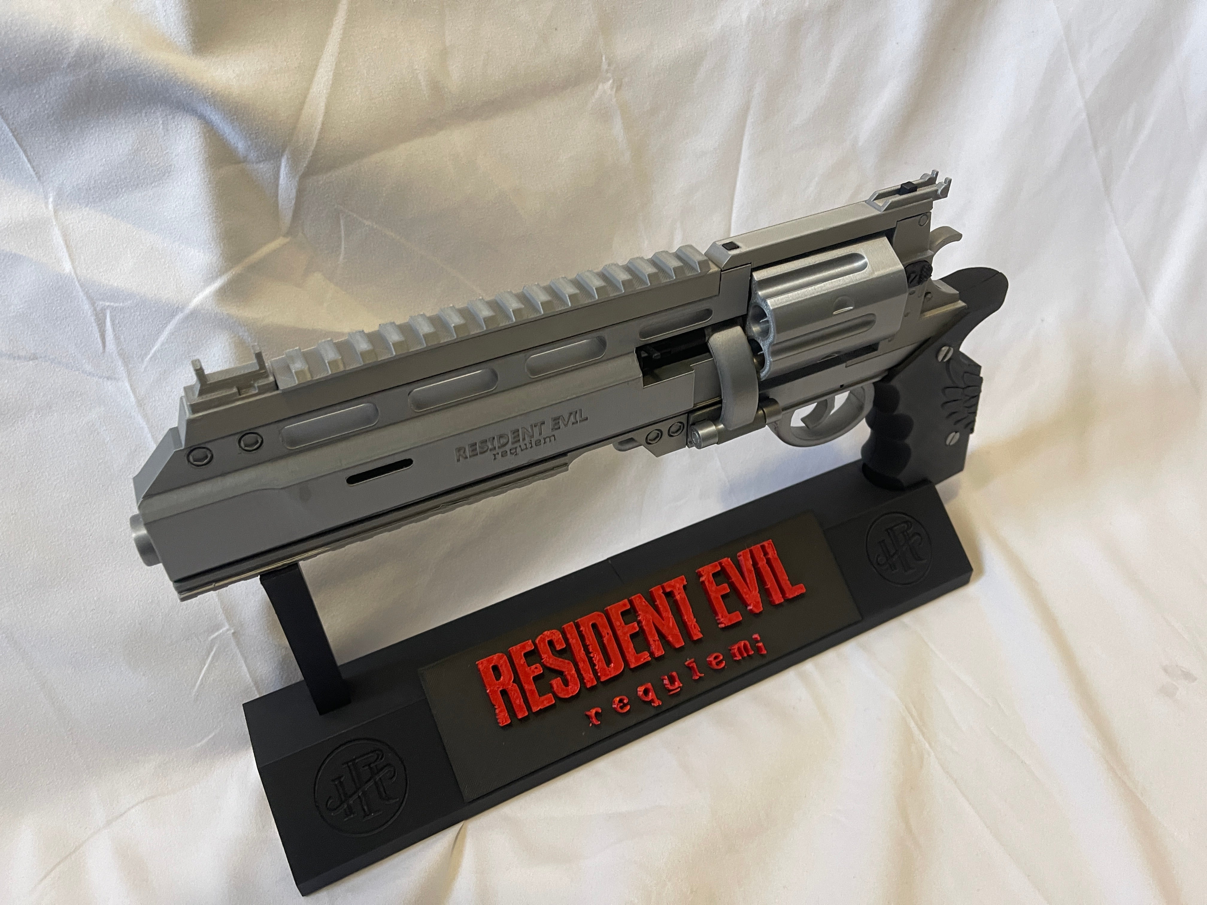 Leon Kennedy RSH-12 Requiem Revolver Model Kit / Cosplay Prop Replica